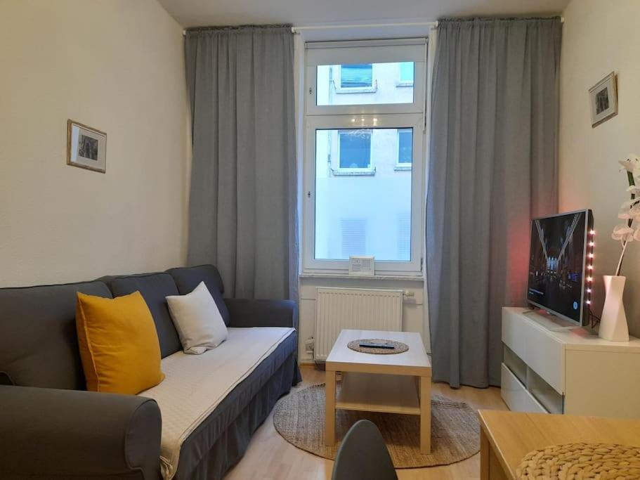Zwei-Zimmer Wohnung In Wiesbadens Westend Exterior foto